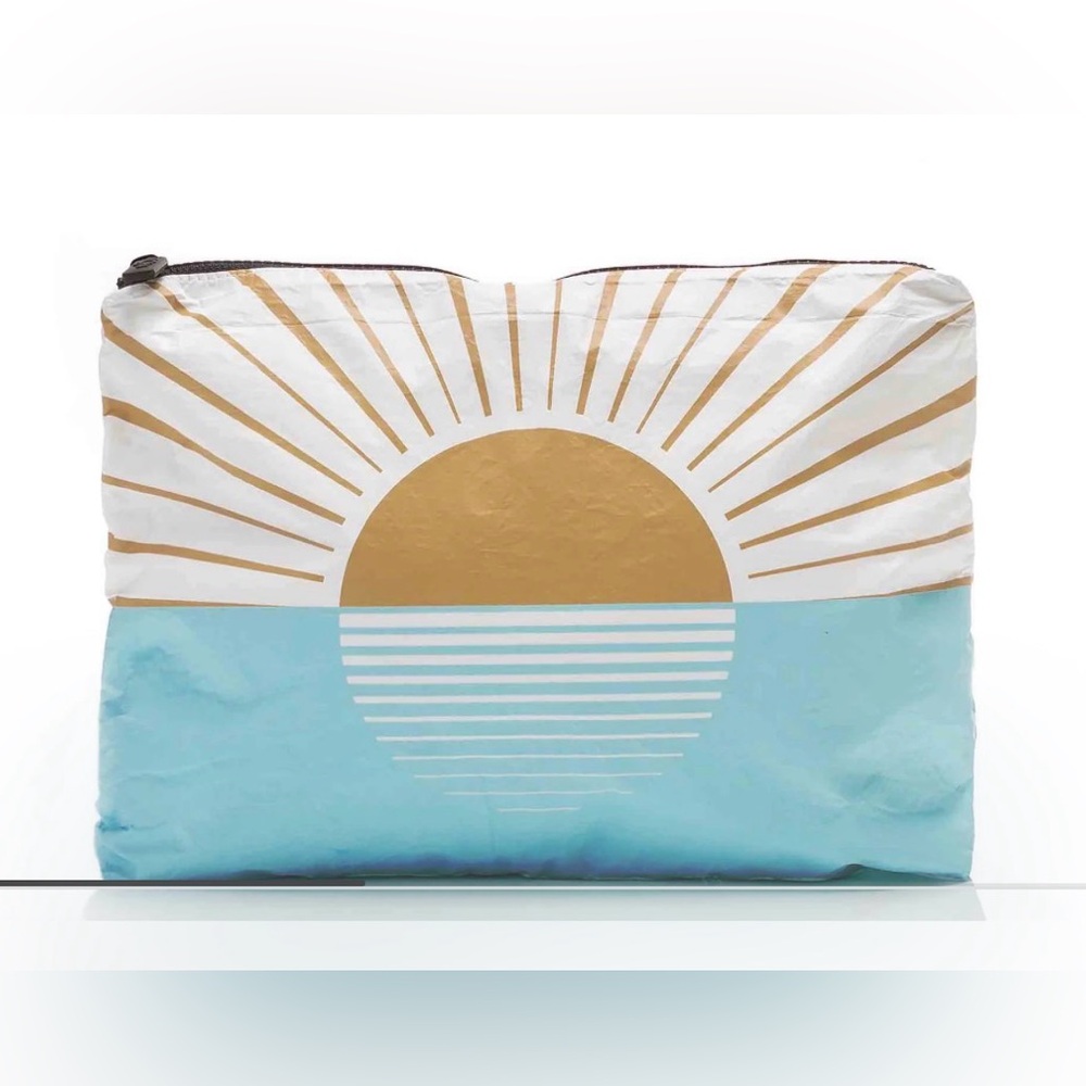 ALOHA Collection Westside Blue and Tan Sunburst Bag